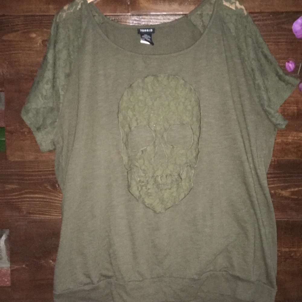 Torrid skull top - Picture 2 of 5